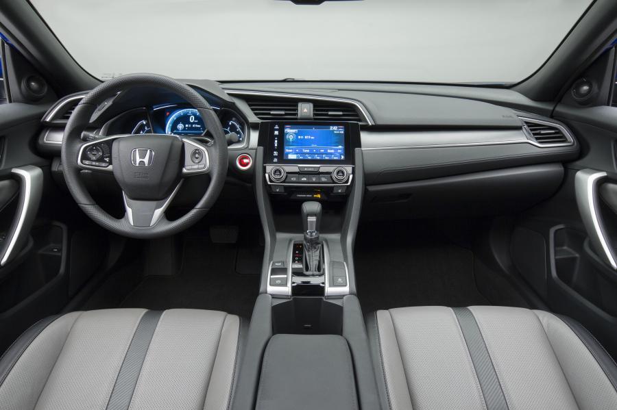 Торпедо Honda Civic Coupe (FC3) 2016 года  (NA) (фото 16 из 40)